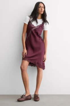 Halki / Babydoll|Spódnice /Sukienki>Intimissimi Asymetryczna Halka z Satyny Wiskozowej z Koronką burgundia - 028k - dark burgundy