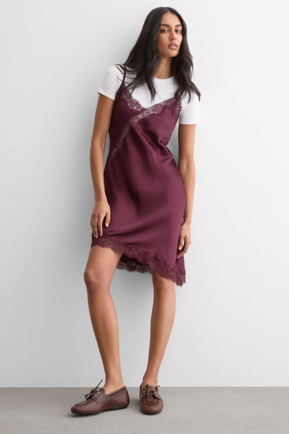 Halki / Babydoll|Spódnice /Sukienki>Intimissimi Asymetryczna Halka z Satyny Wiskozowej z Koronką burgundia - 028k - dark burgundy
