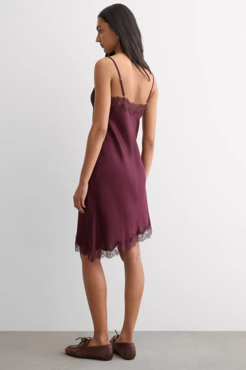 Halki / Babydoll|Spódnice /Sukienki>Intimissimi Asymetryczna Halka z Satyny Wiskozowej z Koronką burgundia - 028k - dark burgundy