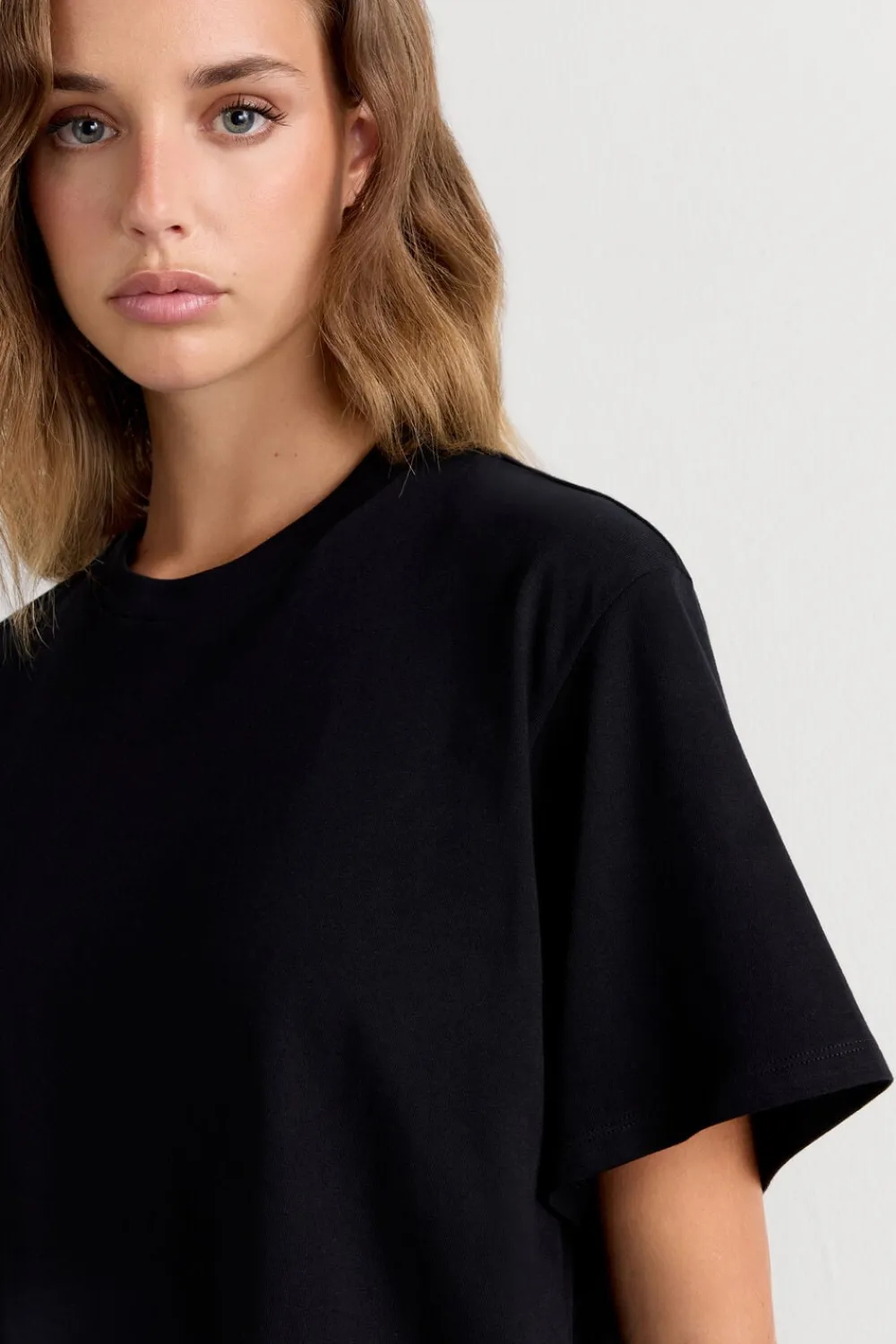 T-shirty|Bawełna>Intimissimi Bawełniana Bluzka z Krótkim Rękawem o Pudełkowym Kroju czarny - 019 - czarny