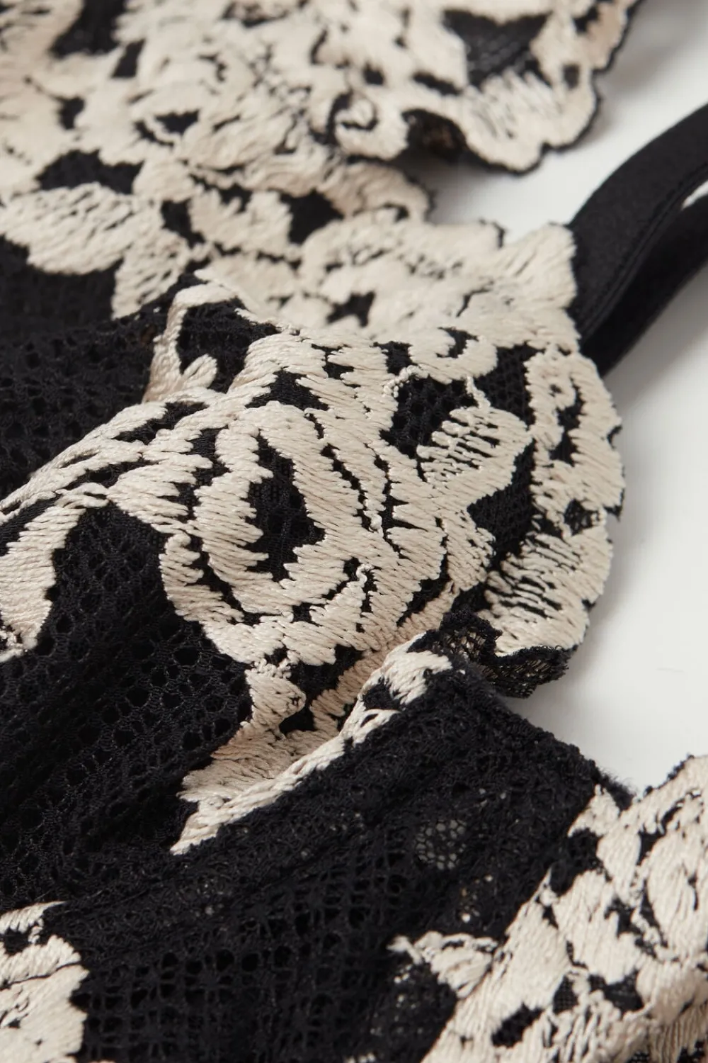 Balkonetki|Z Fiszbinami>Intimissimi Biustonosz Balkonetka Daniela Pretty Flowers wielobarwny - 9887 - nero/ivory