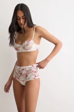Balkonetki|Z Fiszbinami>Intimissimi Biustonosz Balkonetka Denise z Nadrukiem Pretty Flowers motyw kwiatowy - 057k - stampa floreale