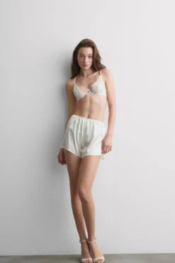 Balkonetki|Z Fiszbinami>Intimissimi Biustonosz Balkonetka Ethereal Embrace kremowy - 2127 - talkowy