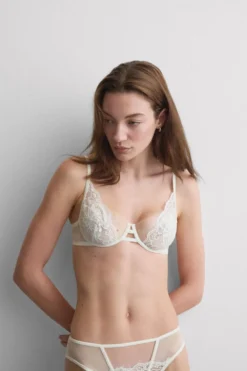 Balkonetki|Z Fiszbinami>Intimissimi Biustonosz Balkonetka Ethereal Embrace kremowy - 2127 - talkowy