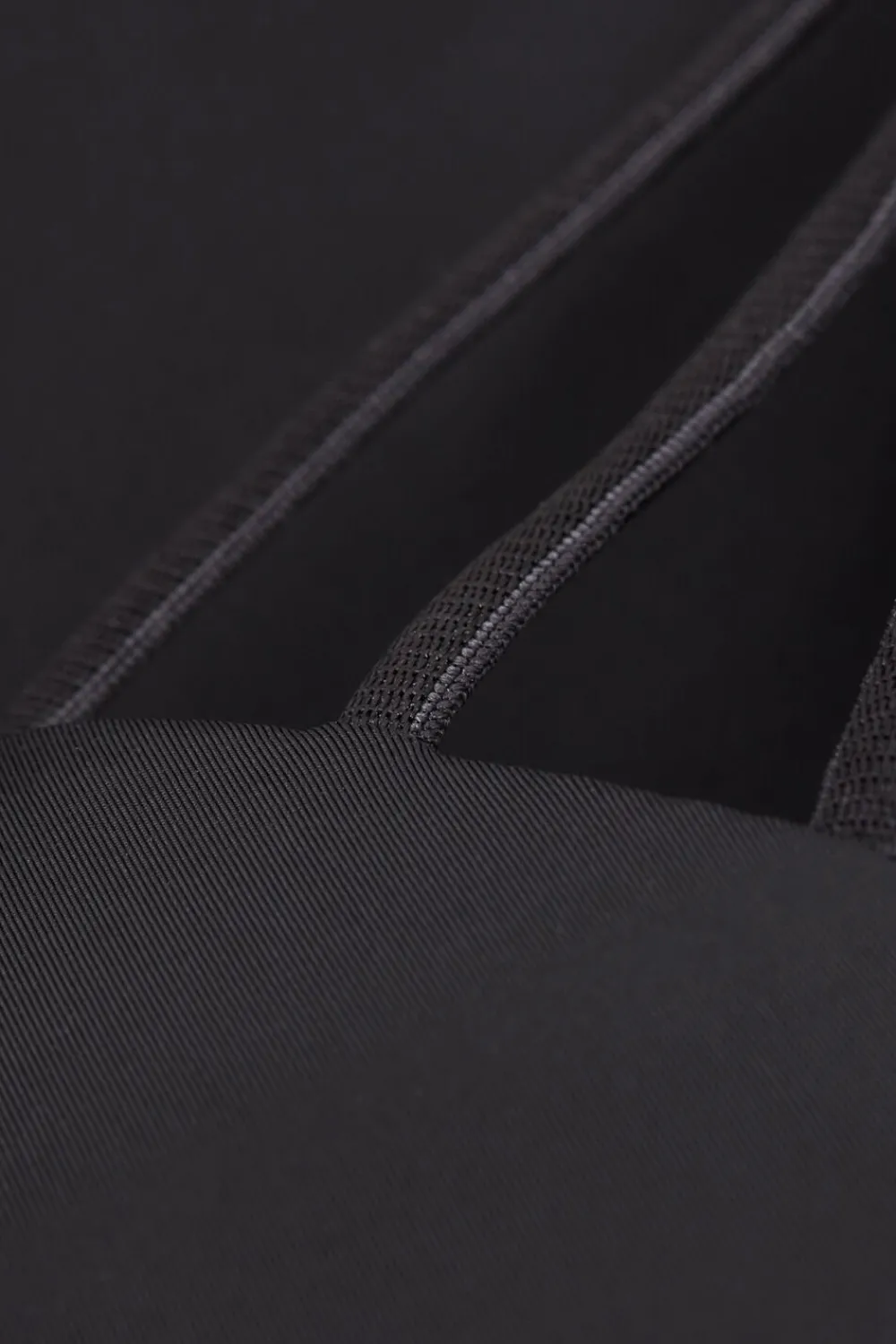 Balkonetki|Z Fiszbinami>Intimissimi Biustonosz Balkonetka Ilenia z Mikrofibry Ultralight czarny - 019 - czarny