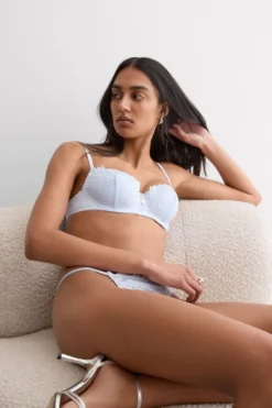 Balkonetki|Z Fiszbinami>Intimissimi Biustonosz Balkonetka Sofia z Jedwabiu i Koronki Silky Flowers jasnoniebieski - 060k - blue water