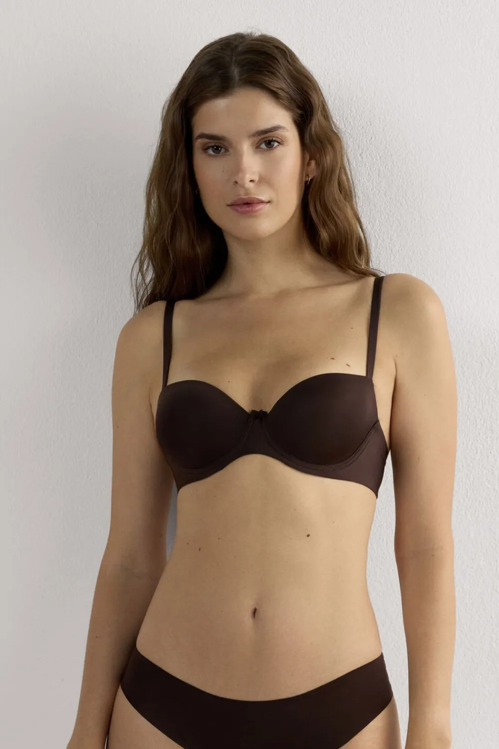 Balkonetki|Z Fiszbinami>Intimissimi Biustonosz balkonetka Sofia z mikrofibry Ultralight brązowy - 705j - brąz mokka