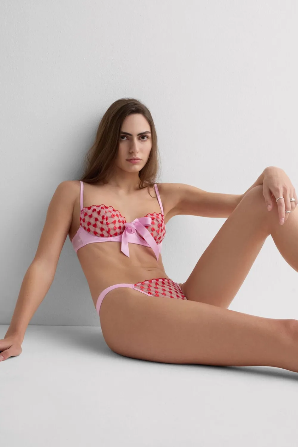 Balkonetki|Z Fiszbinami>Intimissimi Biustonosz Balkonetka The Love Club różowy - 058k - pink love/true red