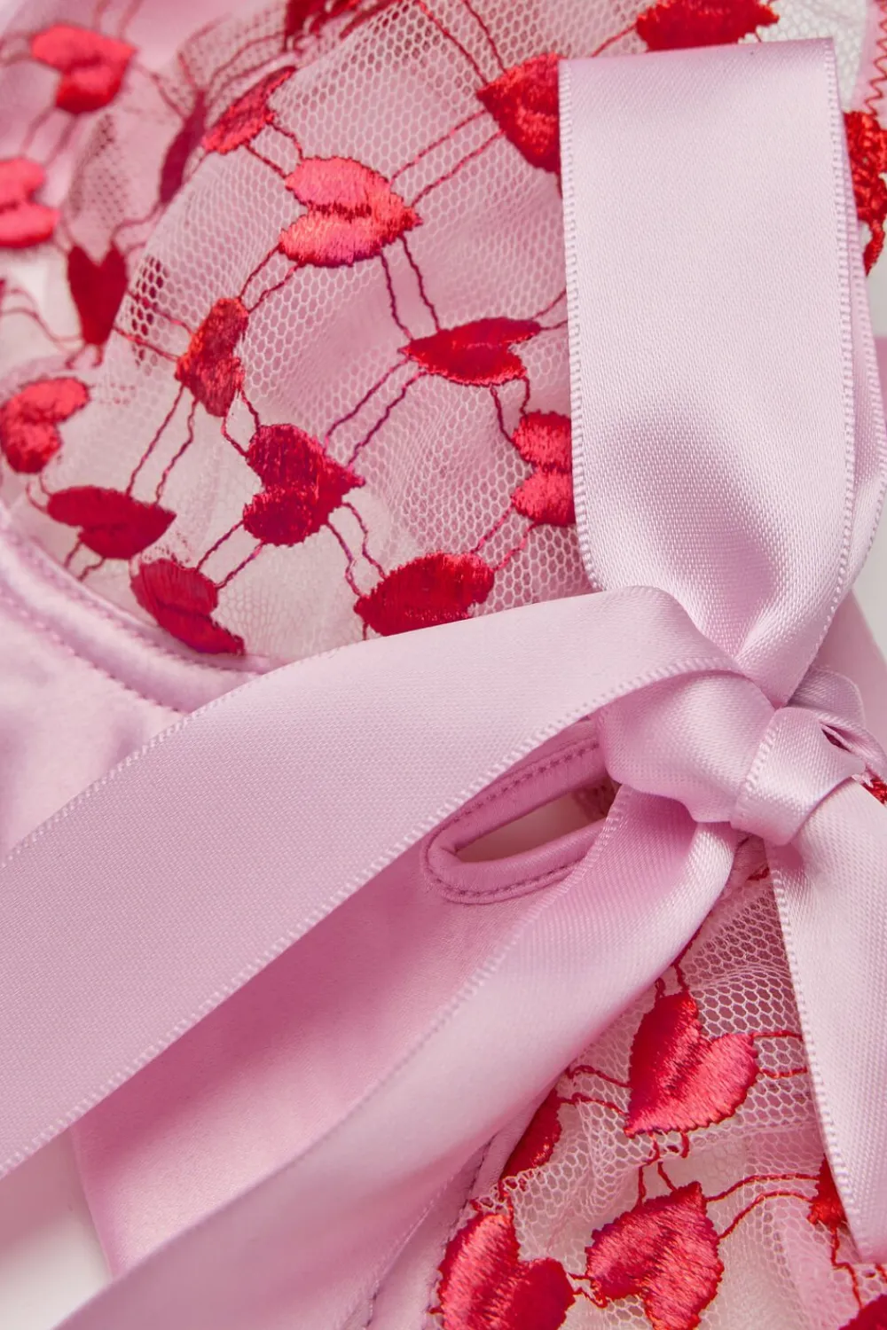 Balkonetki|Z Fiszbinami>Intimissimi Biustonosz Balkonetka The Love Club różowy - 058k - pink love/true red