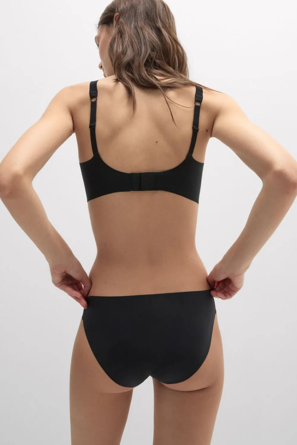 Braletki|Usztywniane>Intimissimi Biustonosz Bra Top Aria z Mikrofibry czarny - 019 - czarny