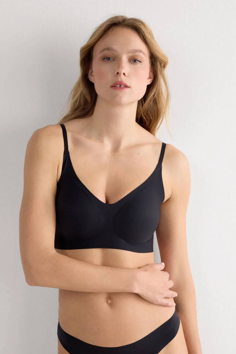 Braletki|Bez Fiszbin>Intimissimi Biustonosz Bra Top Eri z Mikrofibry czarny - 019 - czarny