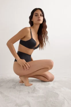 Push-up / Super Push-Up|Z Fiszbinami>Intimissimi Biustonosz push-up Monica z mikrofibry Ultralight czarny - 019 - czarny