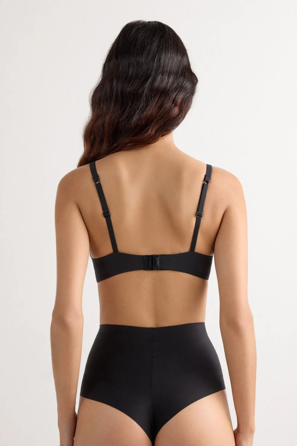 Push-up / Super Push-Up|Z Fiszbinami>Intimissimi Biustonosz push-up Monica z mikrofibry Ultralight czarny - 019 - czarny
