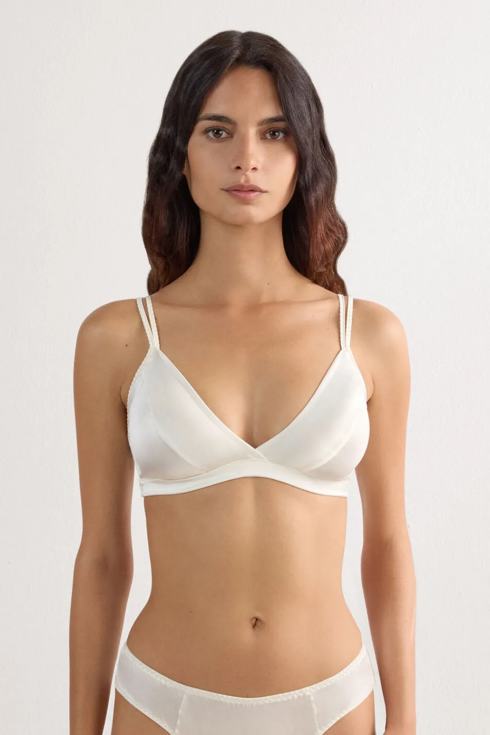 Trójkąty|Bez Fiszbin>Intimissimi Biustonosz trójkątny z jedwabiu Emma kremowy - 2127 - talkowy