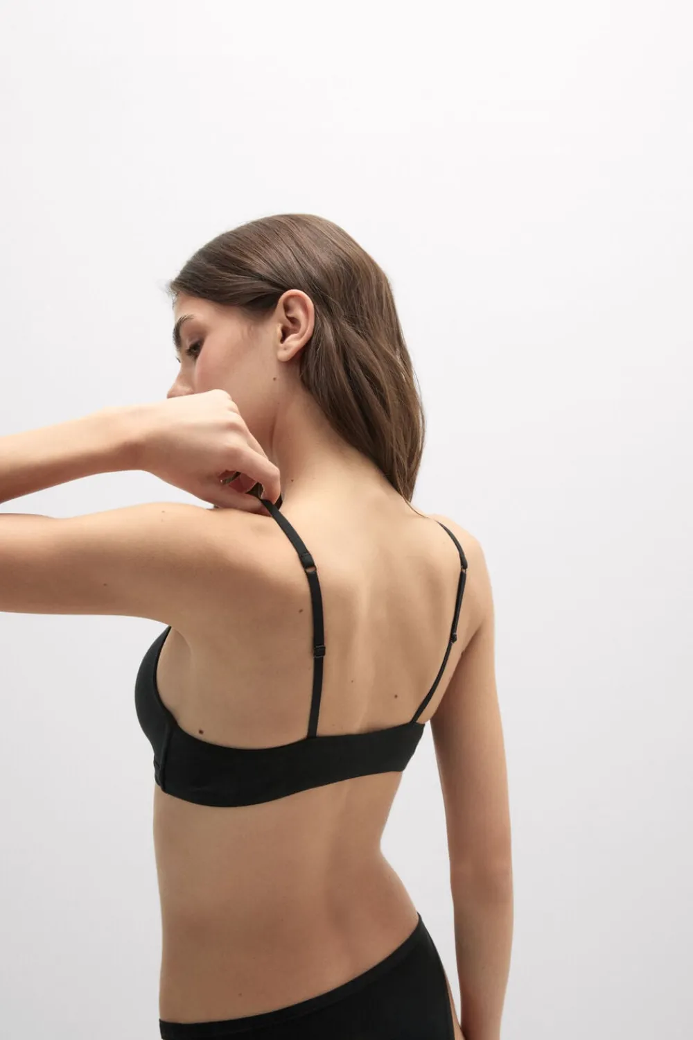 Trójkąty|Bez Fiszbin>Intimissimi Biustonosz Trójkąt Tiziana z Bawełny Ultralight Cotton czarny - 019 - czarny