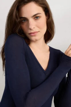 Bluzki Z Długim Rękawem|Ultralight Z Kaszmirem>Intimissimi Bluzka z Dekoltem w Szpic z Ultralekkiego Modalu z Kaszmirem niebieski - 1467 - intensywny niebieski