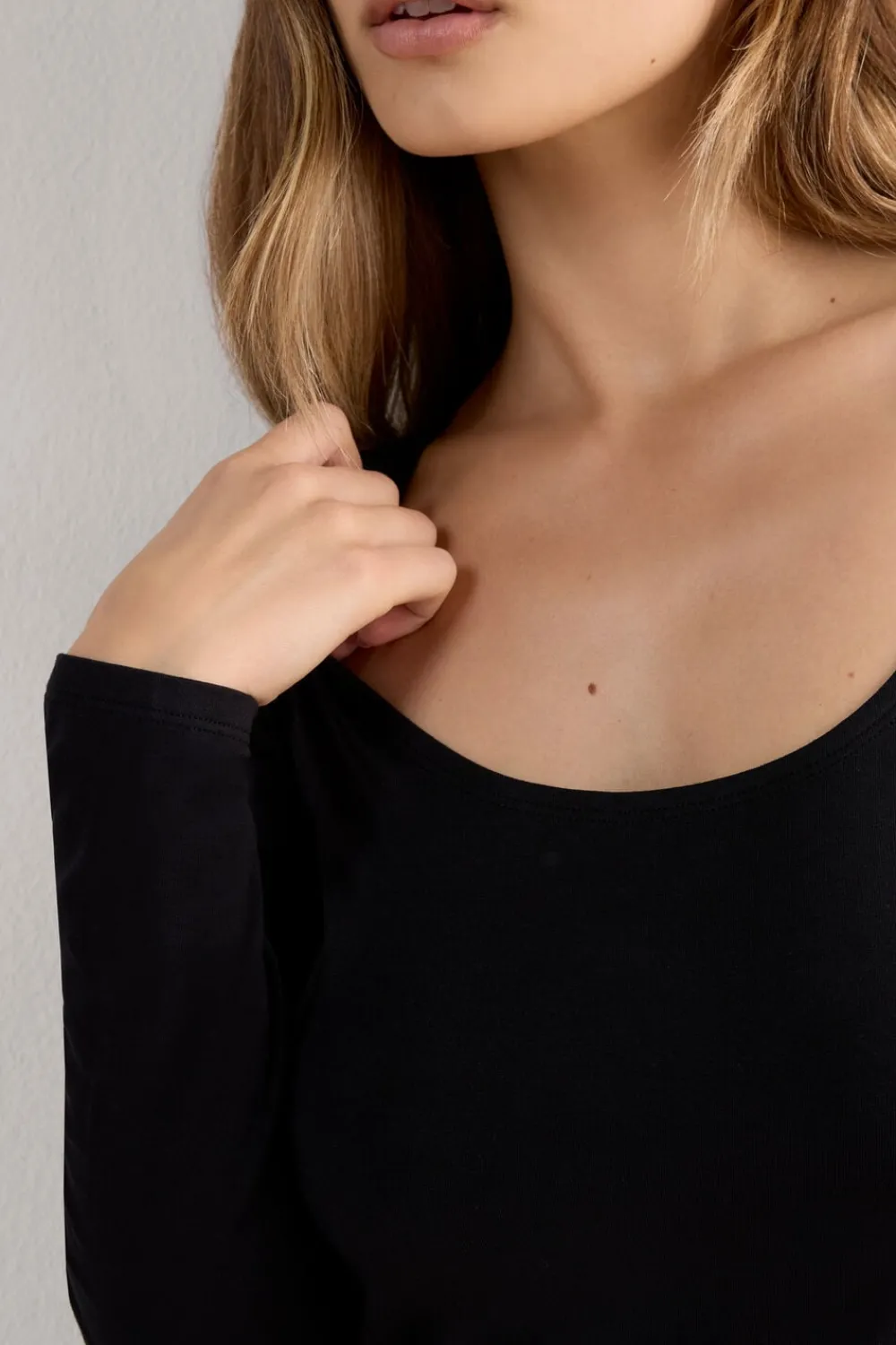Bluzki Z Długim Rękawem|Modal>Intimissimi Bluzka z Długim Rękawem i Głębokim Okrągłym Dekoltem z Mikromodalu - 019 - czarny