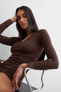 Bluzki Z Długim Rękawem|Ultralight Z Kaszmirem>Intimissimi Bluzka z długim rękawem z modalu i kaszmiru z koronką brązowy - 130 - brązowy