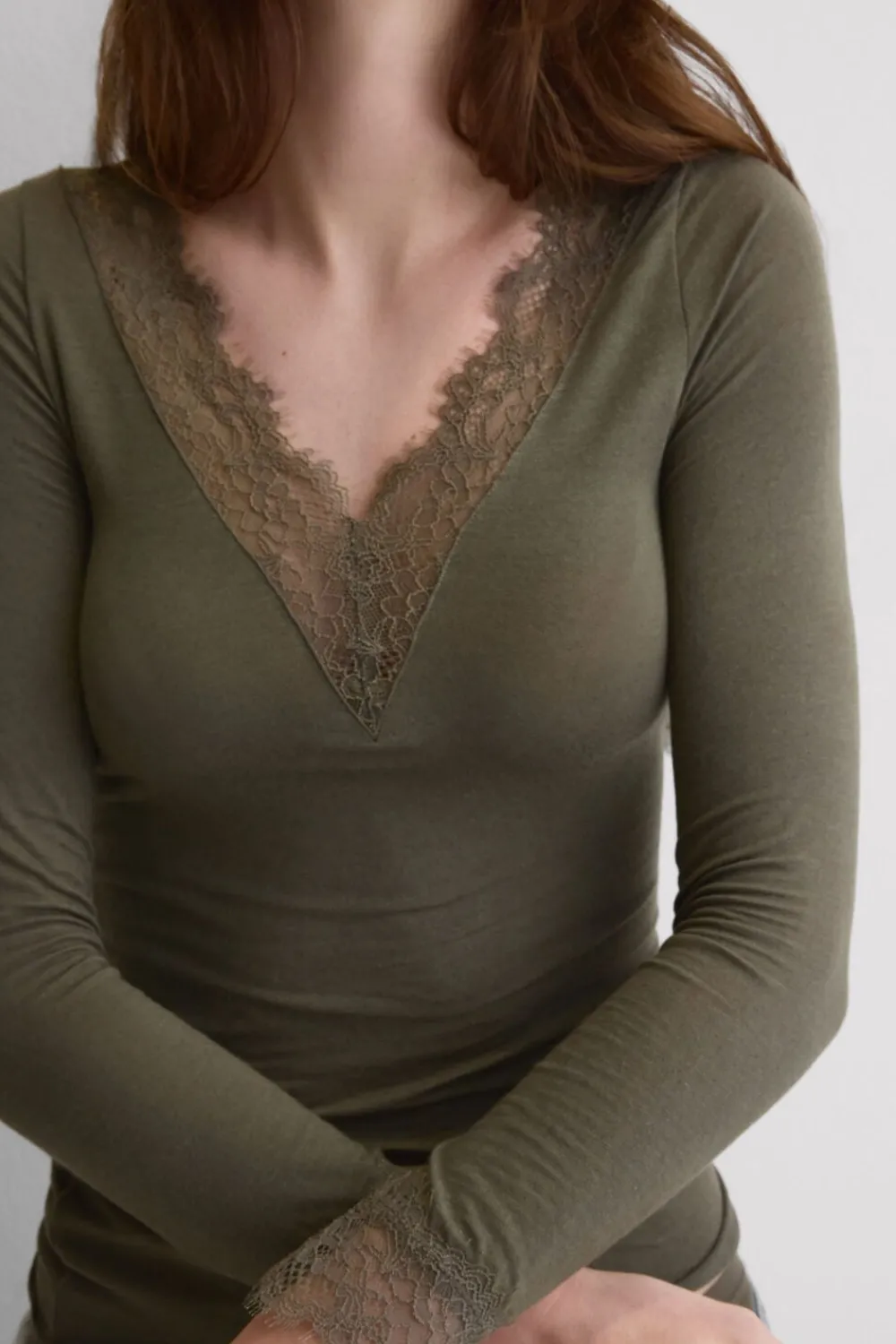 Bluzki Z Długim Rękawem|Ultralight Z Kaszmirem>Intimissimi Bluzka z długim rękawem z modalu i kaszmiru z koronką zielony - 660j - safari green