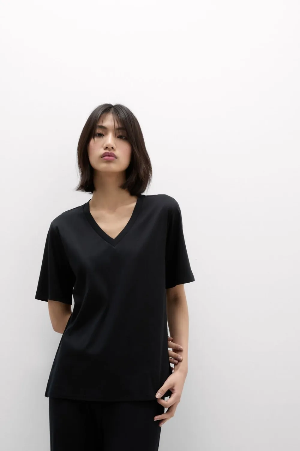 T-shirty|Bawełna>Intimissimi Bluzka z Krótkim Rękawem z Dekoltem w Serek z bawełny Elevated Cotton czarny - 019 - czarny