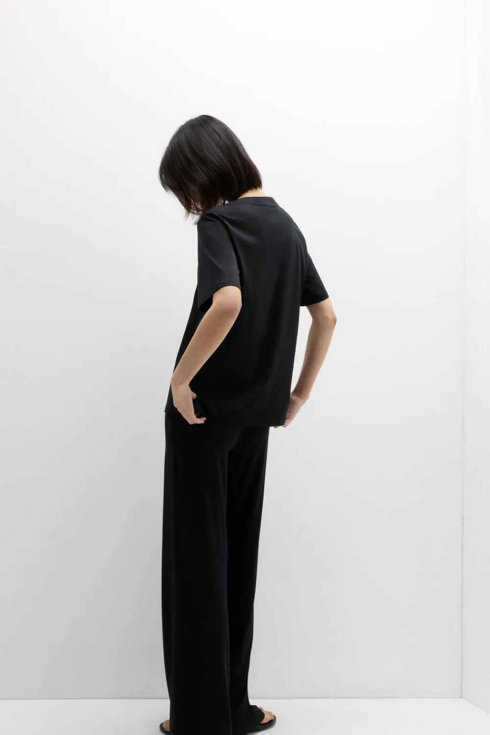 T-shirty|Bawełna>Intimissimi Bluzka z Krótkim Rękawem z Dekoltem w Serek z bawełny Elevated Cotton czarny - 019 - czarny