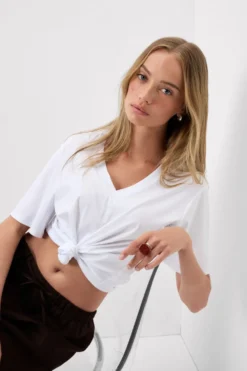 T-shirty|Bawełna>Intimissimi Bluzka z Krótkim Rękawem z Dekoltem w Serek z bawełny Elevated Cotton biały - 001 - biały