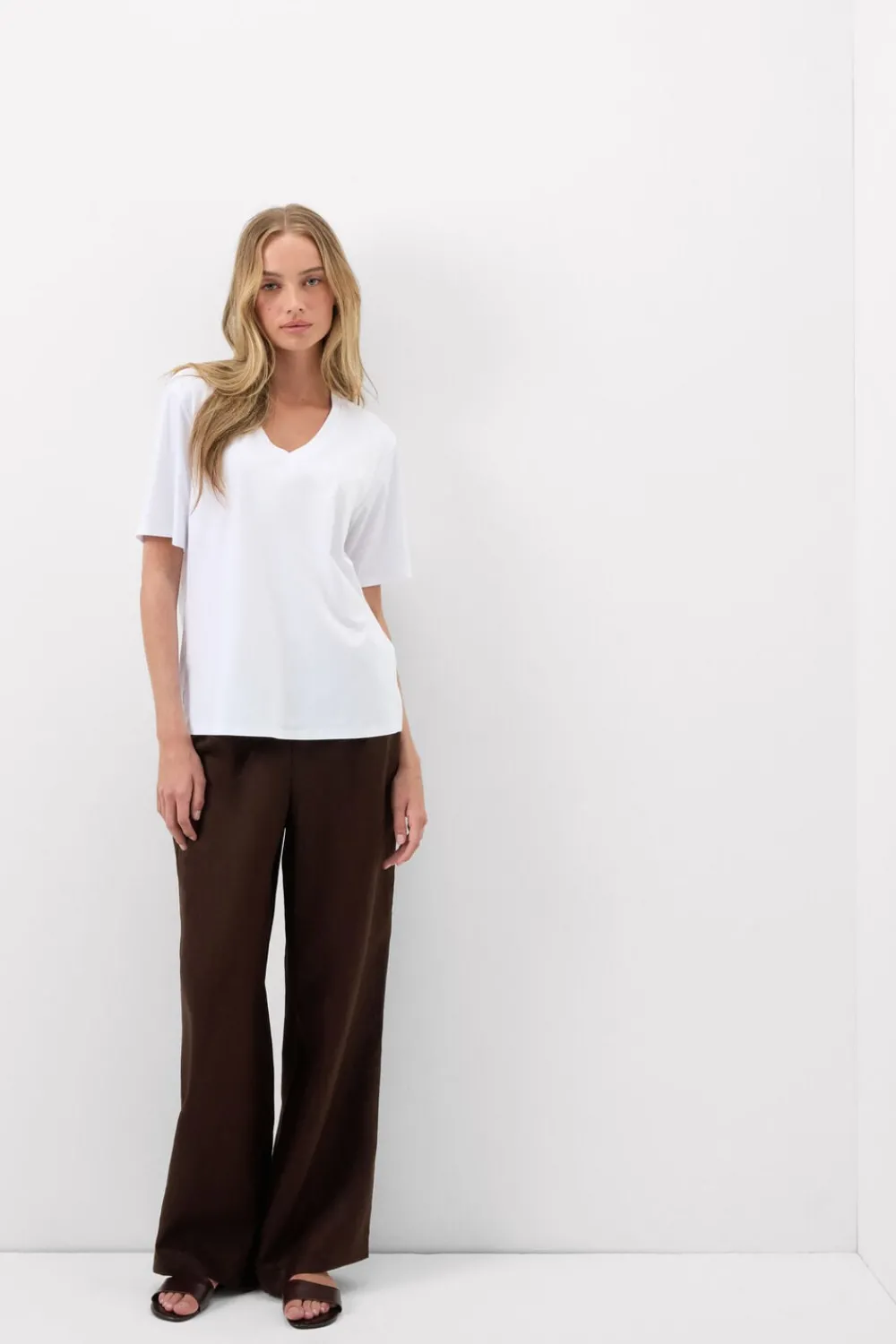 T-shirty|Bawełna>Intimissimi Bluzka z Krótkim Rękawem z Dekoltem w Serek z bawełny Elevated Cotton biały - 001 - biały