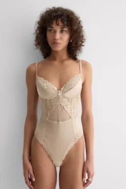 Body|Jedwab>Intimissimi Body Carioca Silky Flowers naturalny - 447j - mandorla beige