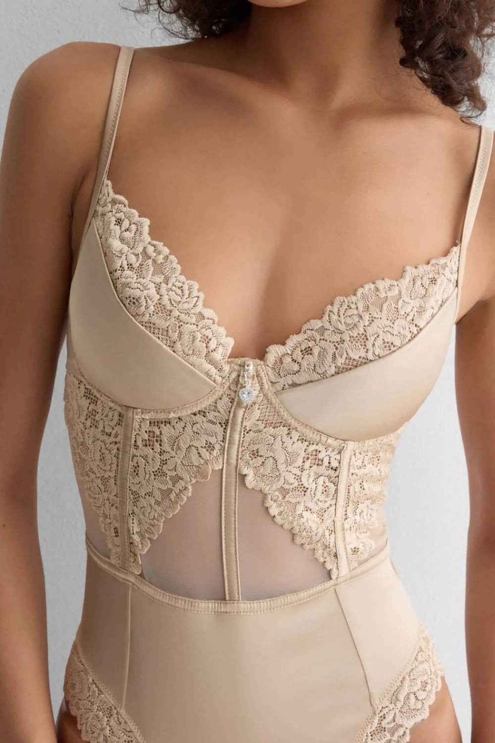 Body|Jedwab>Intimissimi Body Carioca Silky Flowers naturalny - 447j - mandorla beige