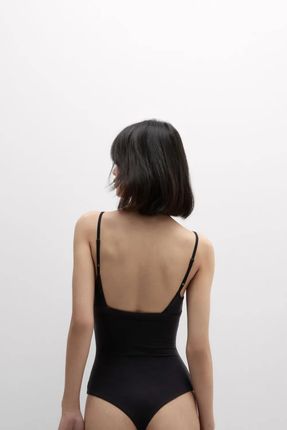 Body|Fresh Bamboo>Intimissimi Body z Cienkimi Ramiączkami z Tkaniny Fresh Bamboo czarny - 019 - czarny
