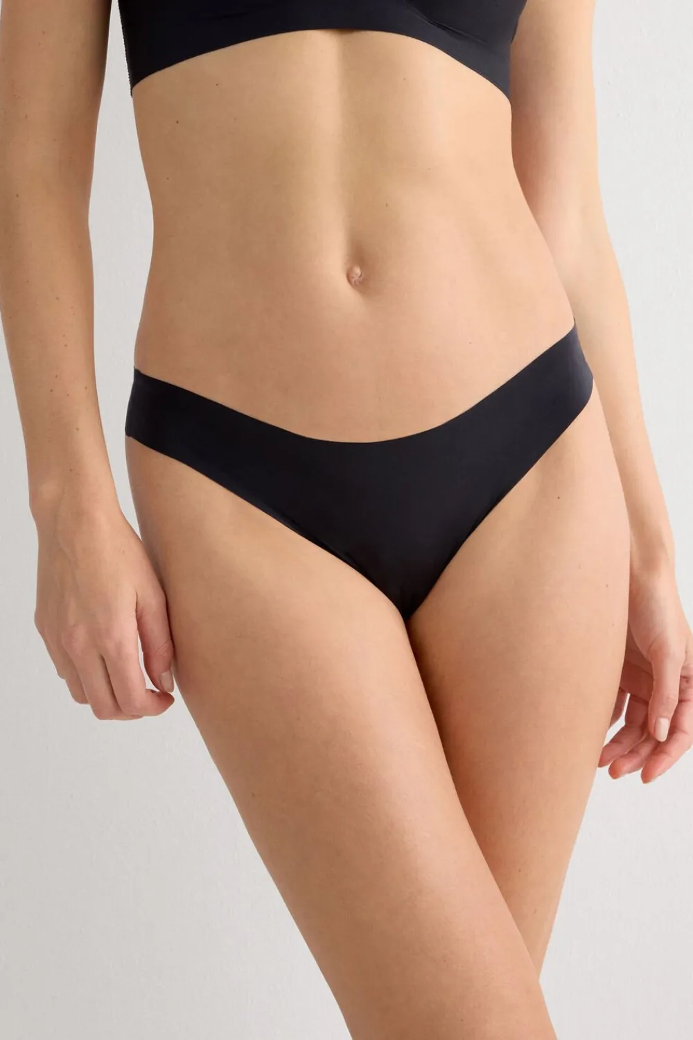 Brazyliany|Mikrofibra>Intimissimi Brazyliany Bezszwowe z Ultralekkiej Mikrofibry czarny - 019 - czarny