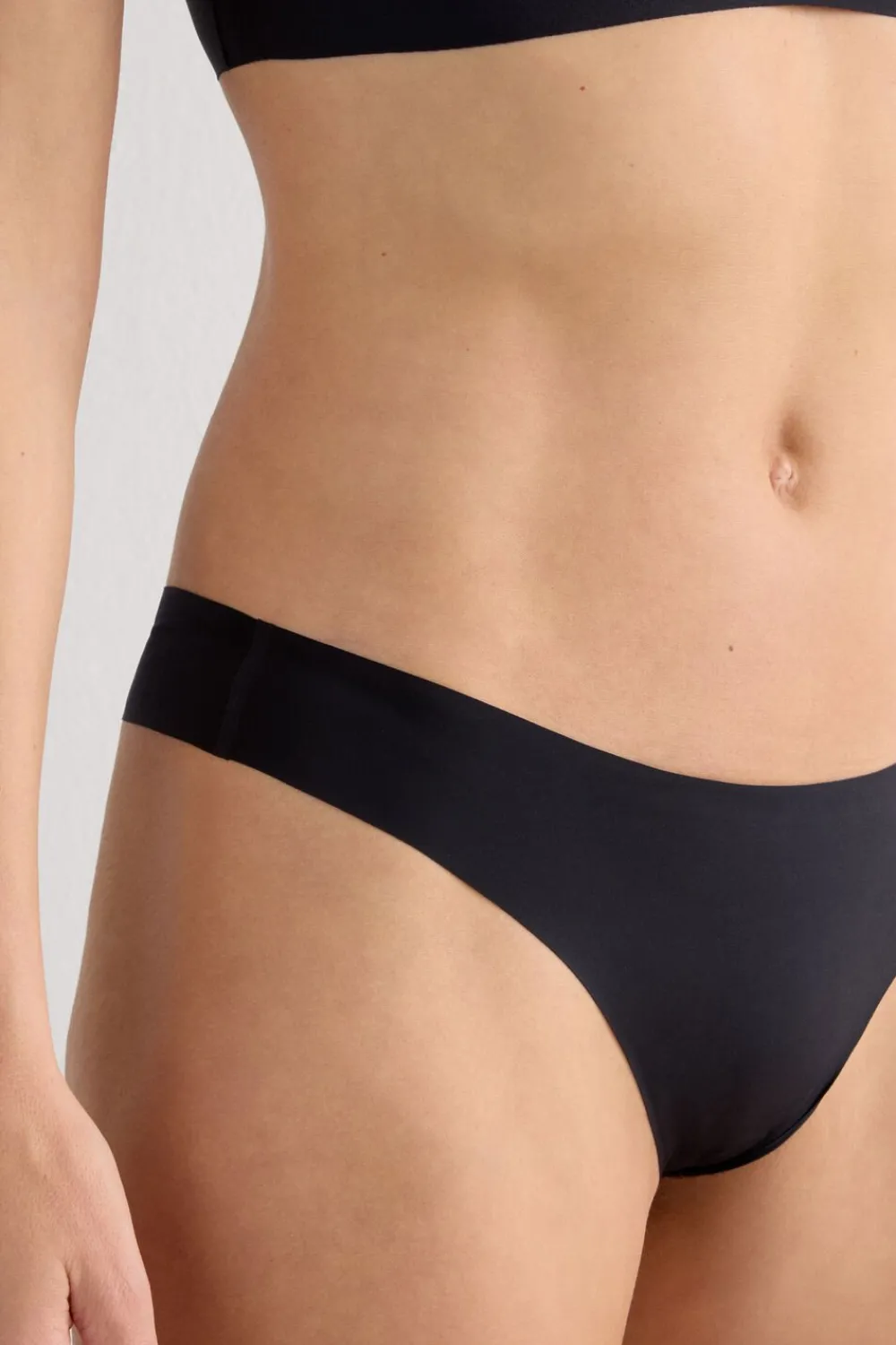 Brazyliany|Mikrofibra>Intimissimi Brazyliany Bezszwowe z Ultralekkiej Mikrofibry czarny - 019 - czarny
