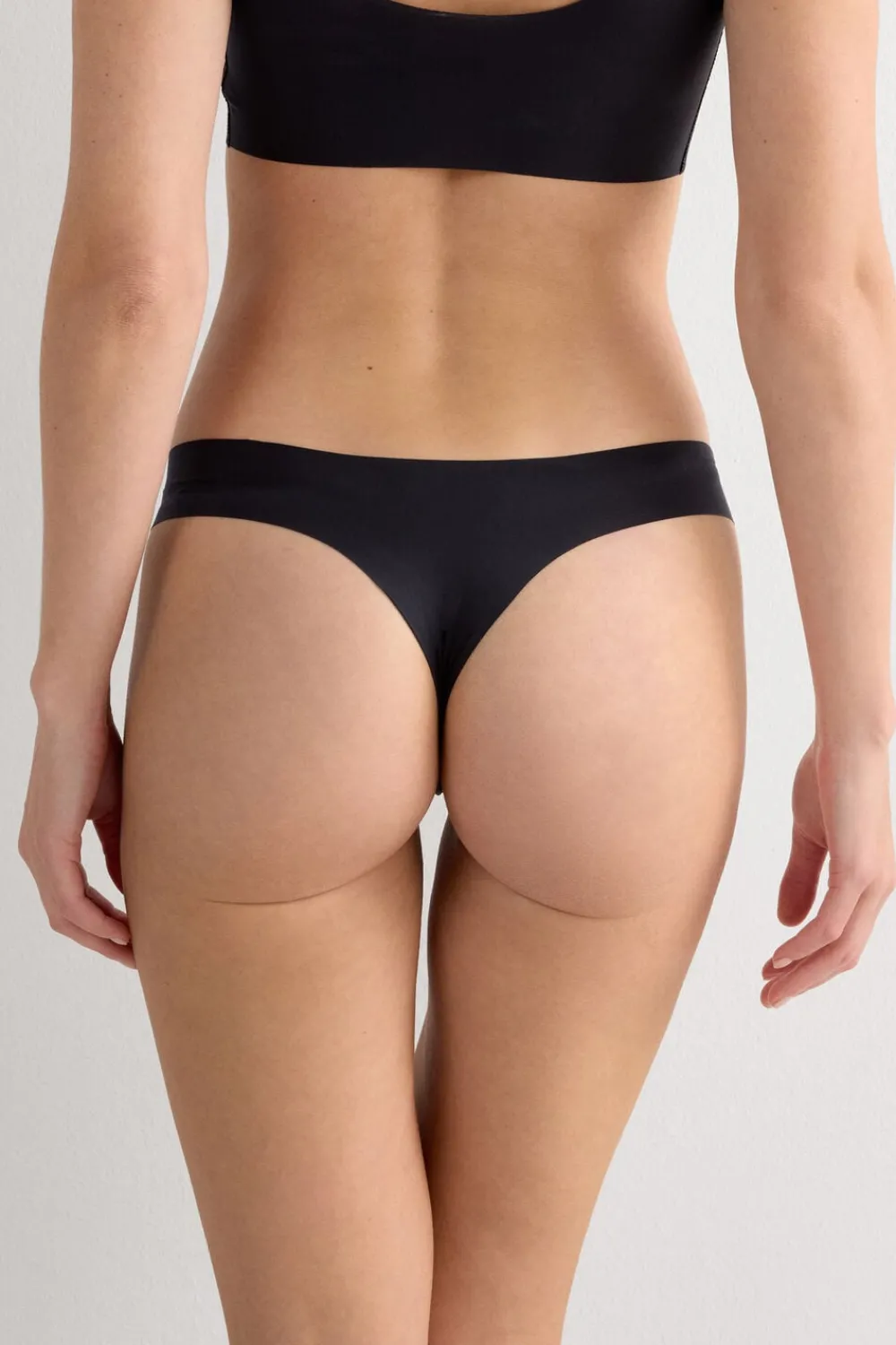 Brazyliany|Mikrofibra>Intimissimi Brazyliany Bezszwowe z Ultralekkiej Mikrofibry czarny - 019 - czarny