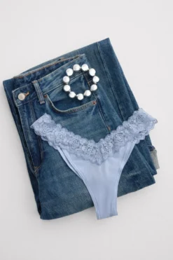 Brazyliany>Intimissimi Brazyliany wStylu Lat 80. zKoronki iMikrofibry jasnoniebieski - 064k - breeze blue