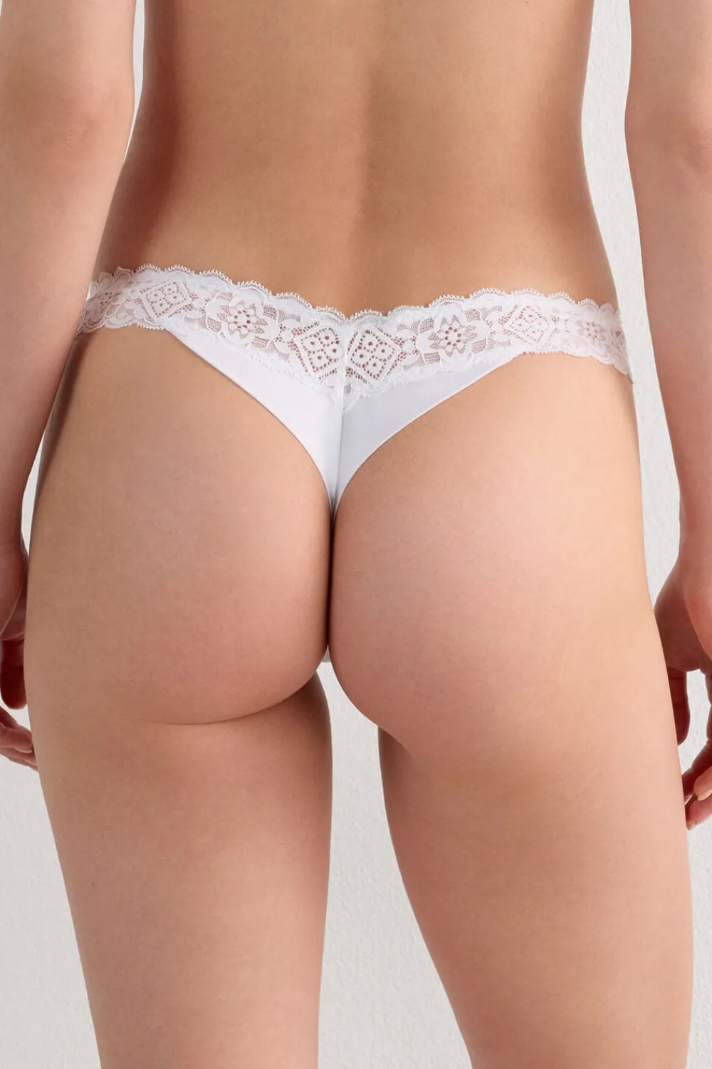 Brazyliany|Koronka>Intimissimi Brazyliany wStylu Lat 80. zKoronki iMikrofibry biały - 001 - biały