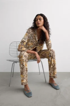 Piżamy Długie|Zestawy Piżam>Intimissimi Długa Rozpinana z Przodu Piżama z Modalu Animalier Simply Iconic z nadrukiem - 071k - stampa animalier/fiori