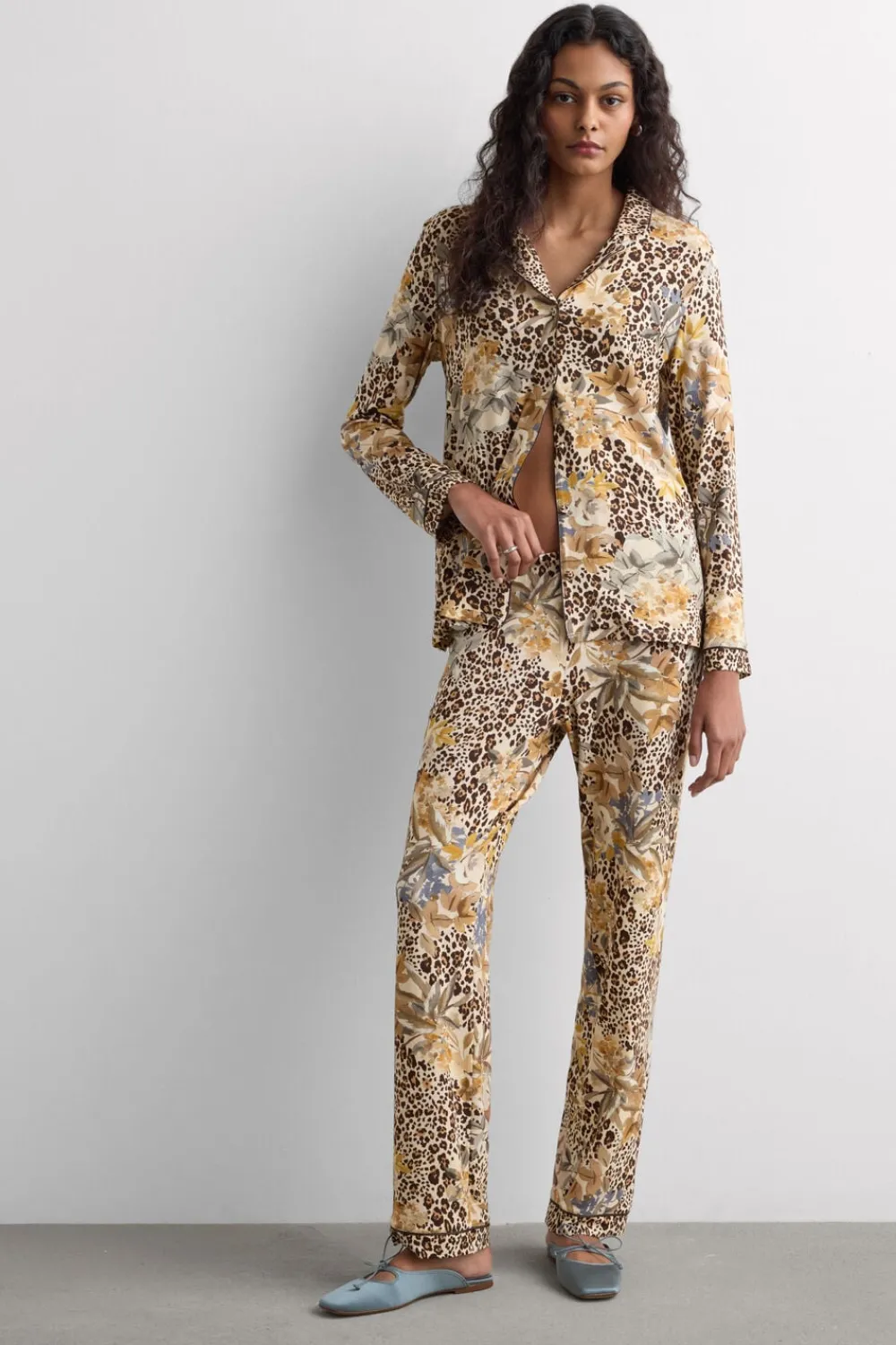 Piżamy Długie|Zestawy Piżam>Intimissimi Długa Rozpinana z Przodu Piżama z Modalu Animalier Simply Iconic z nadrukiem - 071k - stampa animalier/fiori