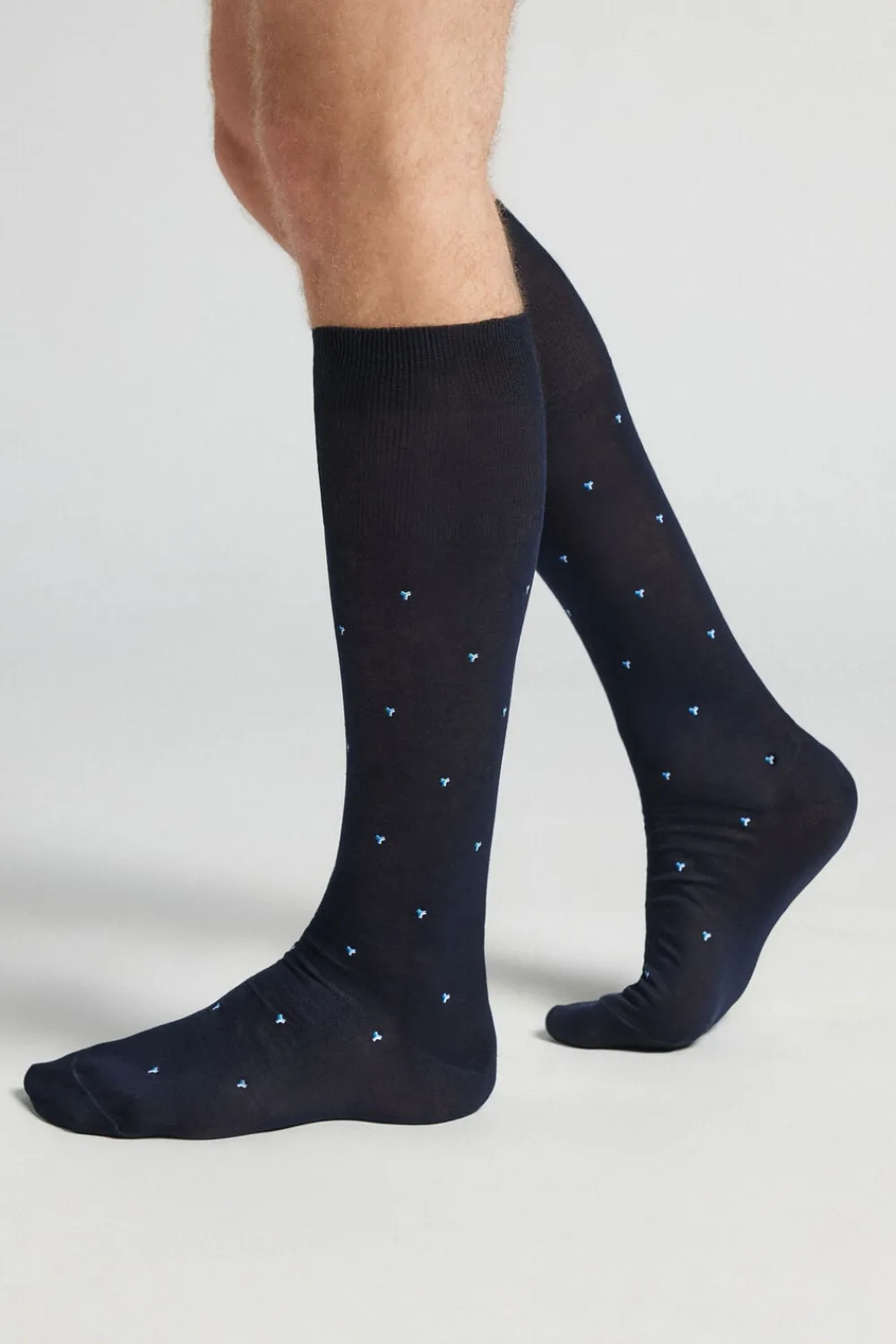 Skarpetki Długie>Intimissimi Długie Skarpety z Merceryzowanej Bawełny Fildekos niebieski - 014k - blu scuro micro blu