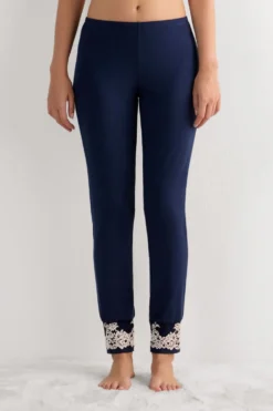 Piżamy Krótkie|Piżamy Długie>Intimissimi Długie Spodnie z Modalu ze Ściągaczami Pretty Flowers kremowy - 347i - blu intenso/vaniglia