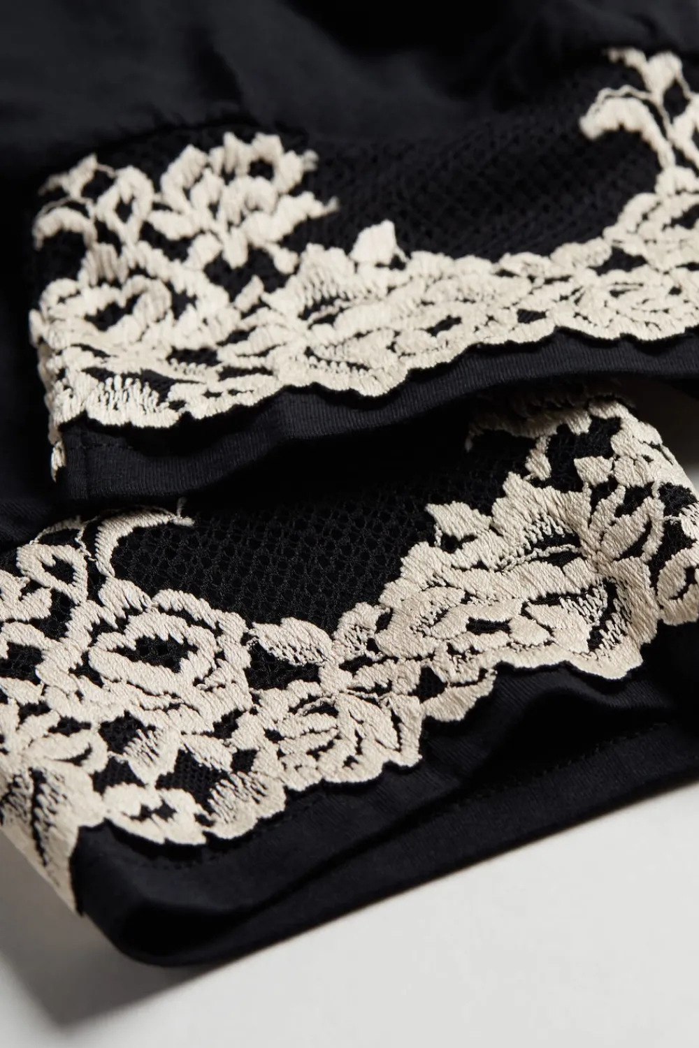 Piżamy Krótkie|Piżamy Długie>Intimissimi Długie Spodnie z Modalu ze Ściągaczami Pretty Flowers wielobarwny - 9887 - nero/ivory