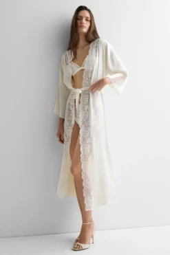 Szlafroki / Kimona|Piżamy / Szlafroki>Intimissimi Długi Szlafrok z Jedwabiu Ethereal Embrace kremowy - 2127 - talkowy