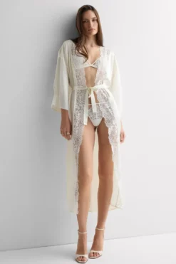 Szlafroki / Kimona|Piżamy / Szlafroki>Intimissimi Długi Szlafrok z Jedwabiu Ethereal Embrace kremowy - 2127 - talkowy