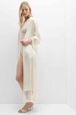 Szlafroki / Kimona|Piżamy / Szlafroki>Intimissimi Długi Szlafrok z Jedwabiu i Koronki My Forever Love kremowy - 2127 - talkowy