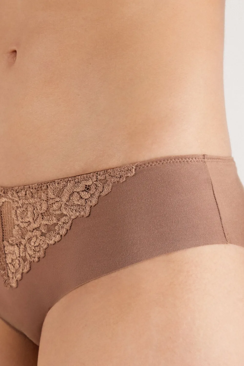 Figi|Bawełna>Intimissimi Figi Bezszwowe Bawełniane Pretty Flowers naturalny - 502i - caramel