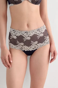 Bokserki|Z Wysokim Stanem>Intimissimi Figi Brazylijskie Culotte Pretty Flowers kremowy - 347i - blu intenso/vaniglia