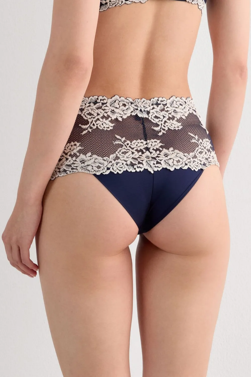 Bokserki|Z Wysokim Stanem>Intimissimi Figi Brazylijskie Culotte Pretty Flowers kremowy - 347i - blu intenso/vaniglia