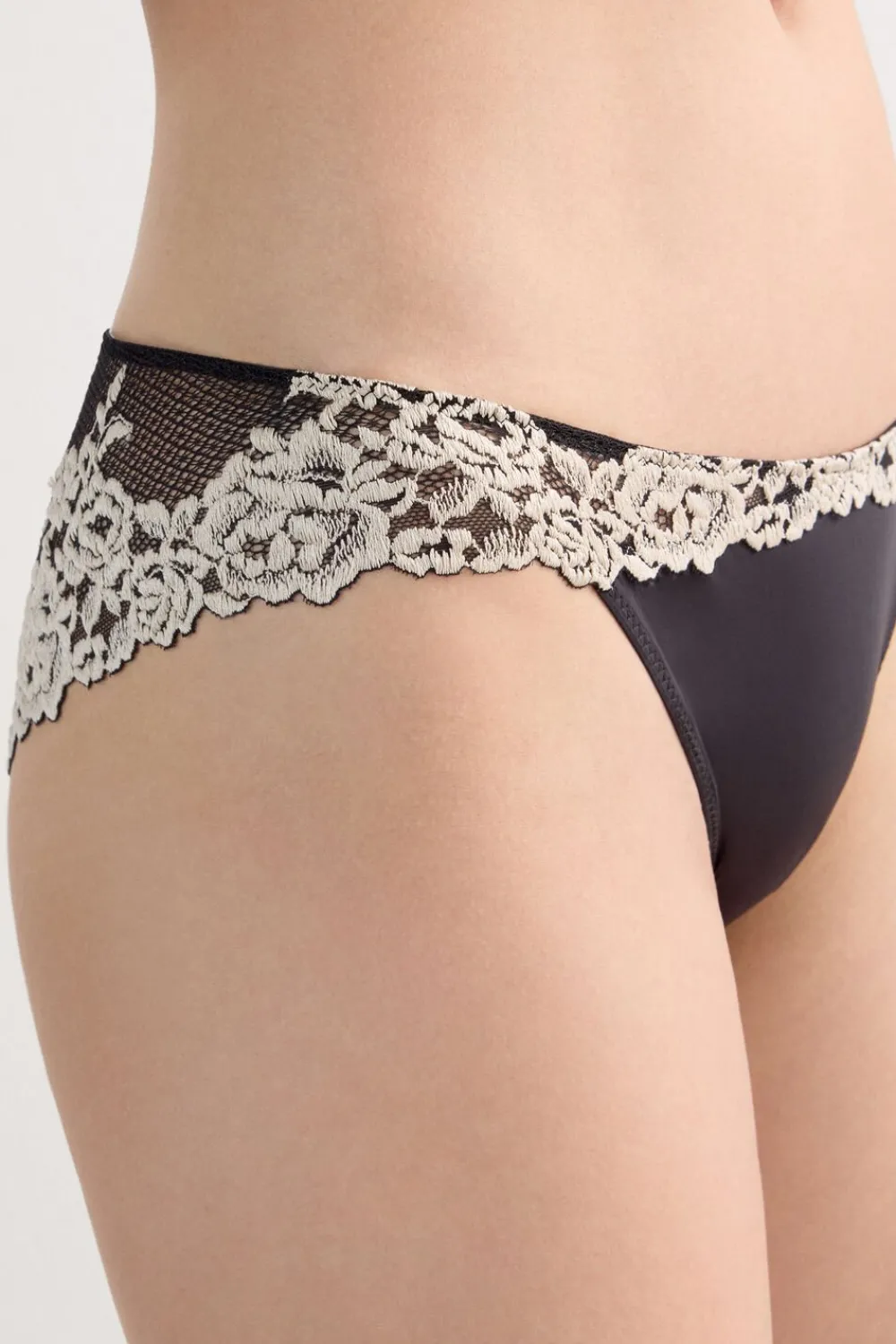 Figi|Koronka>Intimissimi Figi Damskie z Niskim Stanem Pretty Flowers wielobarwny - 9887 - nero/ivory