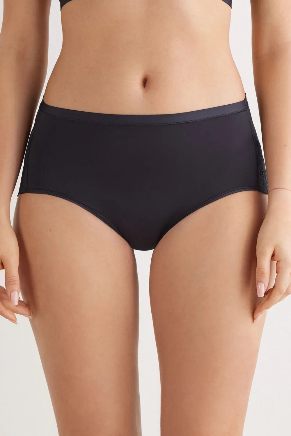 Figi|Z Wysokim Stanem>Intimissimi Figi z Wysokim Stanem z Mikrofibry i Koronki czarny - 019 - czarny