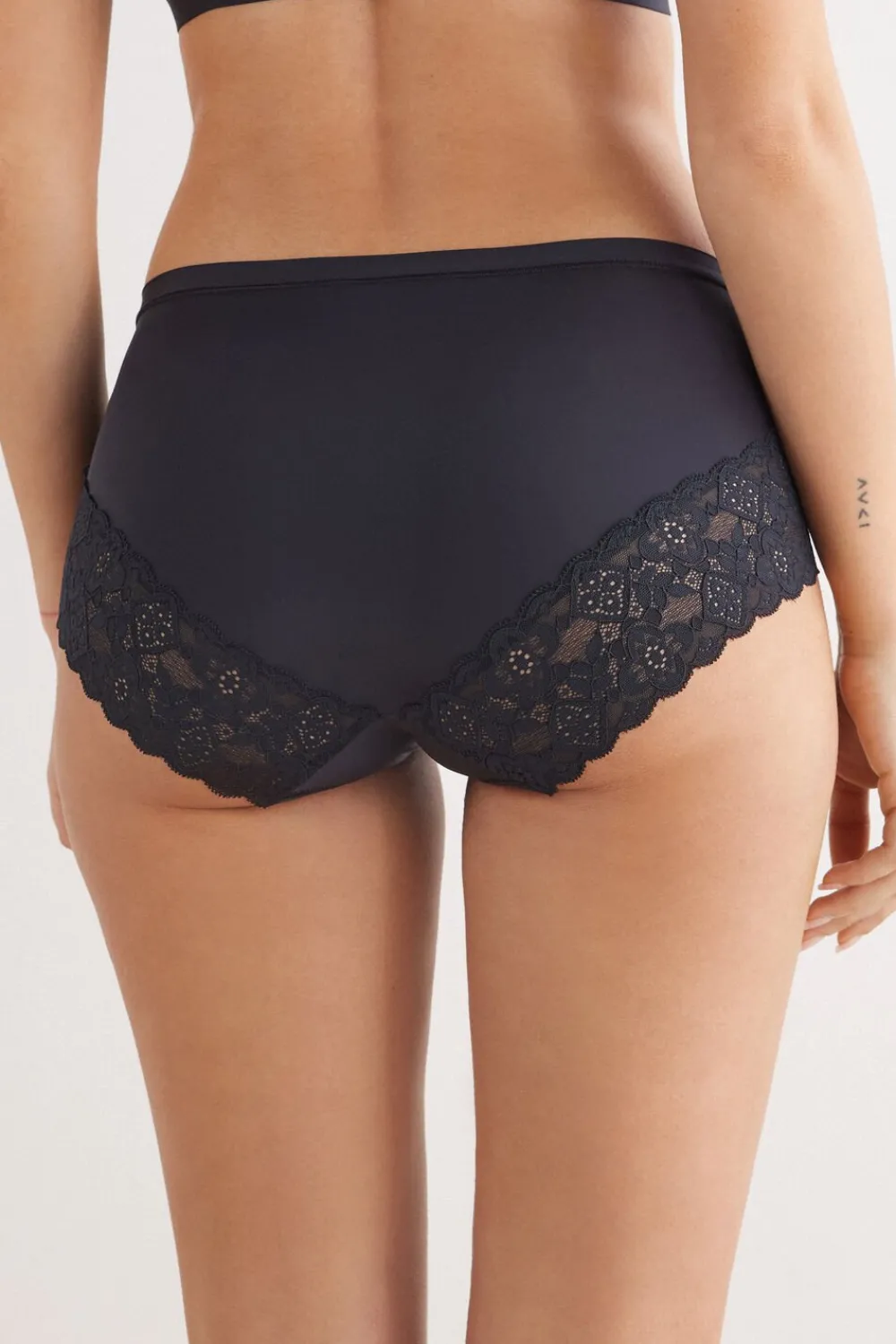 Figi|Z Wysokim Stanem>Intimissimi Figi z Wysokim Stanem z Mikrofibry i Koronki czarny - 019 - czarny