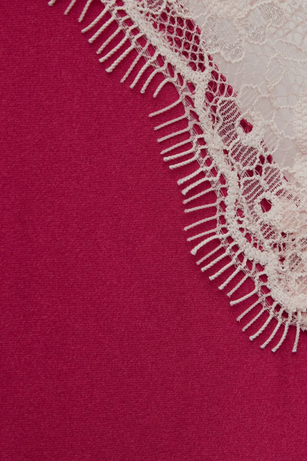 Halki / Babydoll|Spódnice /Sukienki>Intimissimi Jedwabna Halka z Kontrastową Koronką różowy - 110k - cherry pink